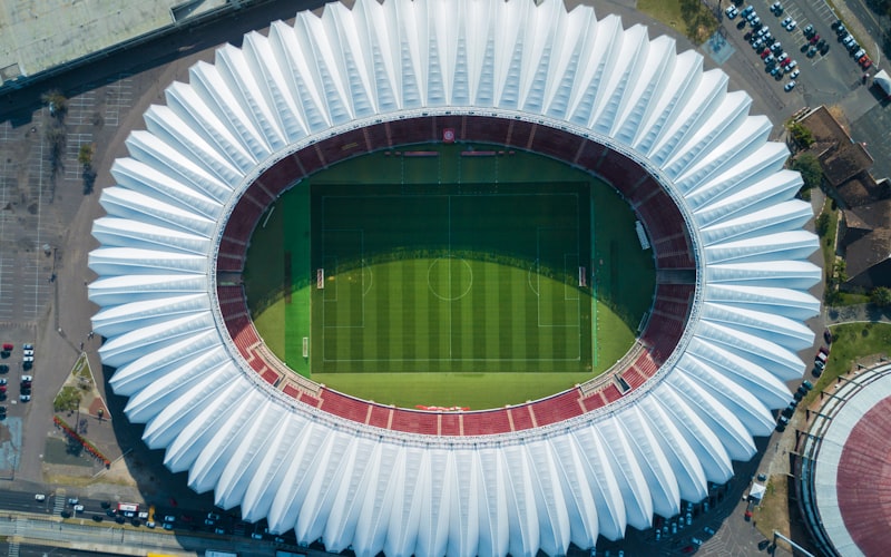 美国国家队主场球迷营造的红色海洋助威场景